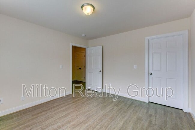 Building Photo - 91 River Stancil Dr