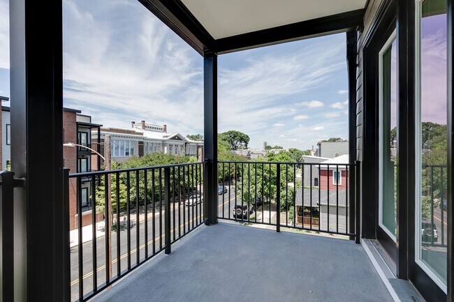Building Photo - 1422 Bainbridge St