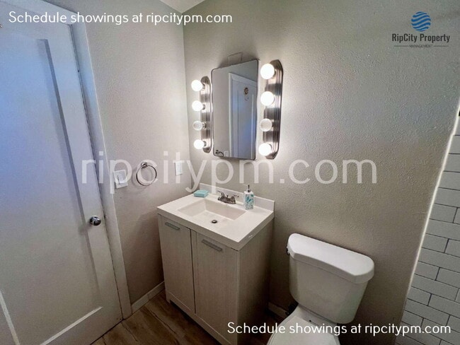 Building Photo - 8040 SW Oleson Rd