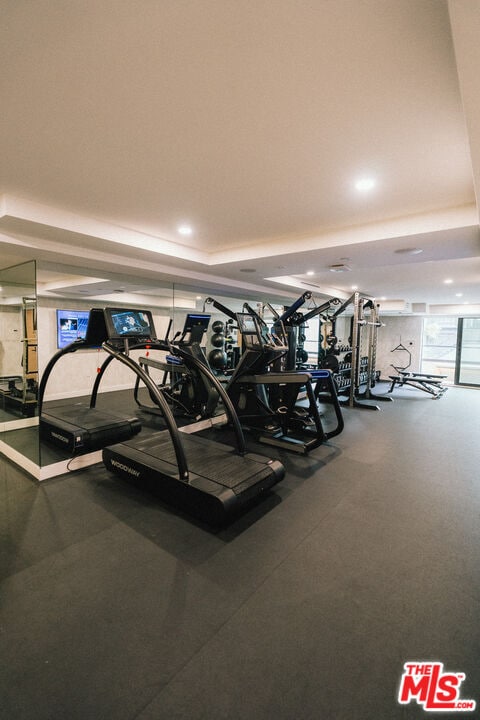 Building Photo - 350 N Palm Dr