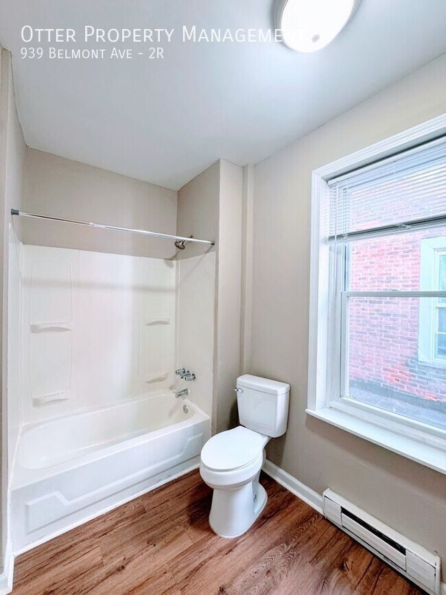 Building Photo - 939 Belmont Ave