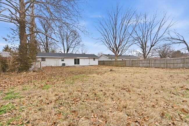 Building Photo - 4 Bedroom home 2 bath Available NOW!