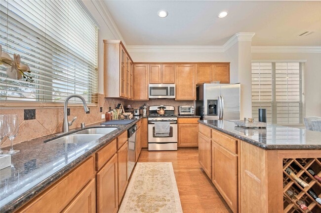 Building Photo - 3214 Clearview Cir