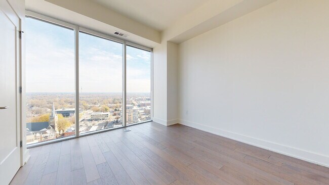 Building Photo - "Luxury Urban Living: Stunning 2-Bed, 2-Ba...