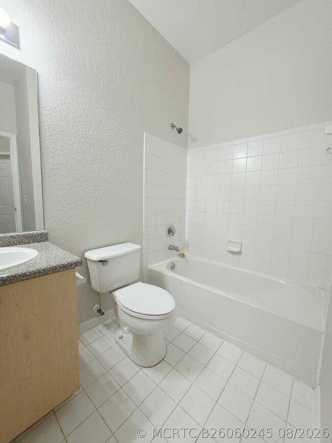 Building Photo - 260 Crestwood Cir