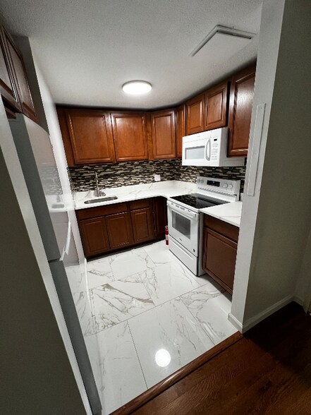 Building Photo - 142 Burgundy Hill Ln