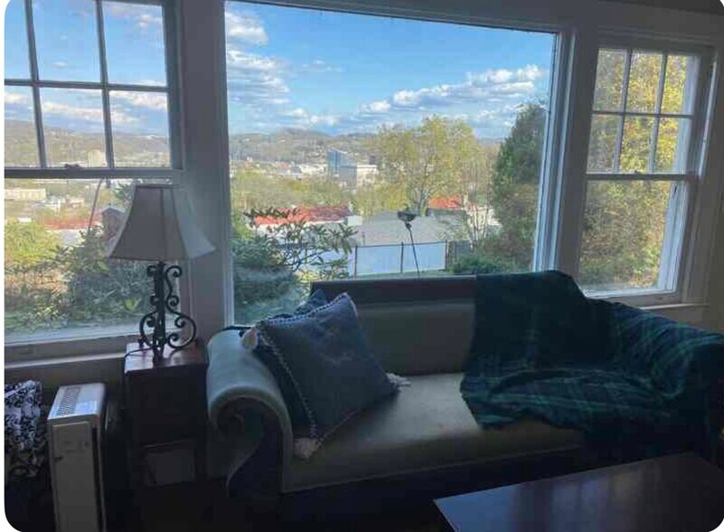 Building Photo - 124 Sheridan Cir