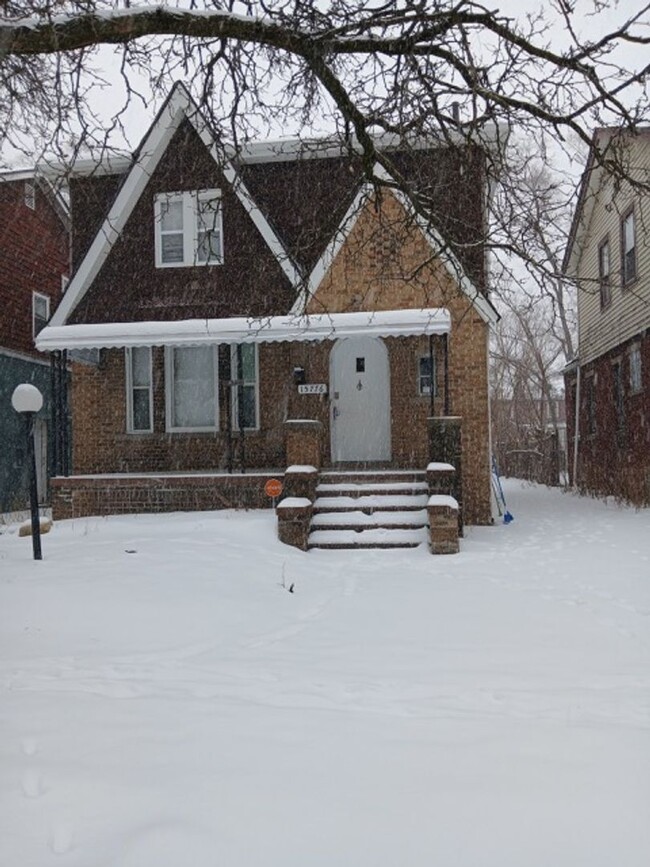 Primary Photo - Brick colonial with tons of character