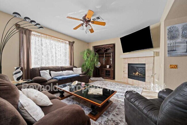 Building Photo - 38276 Pine Creek Pl