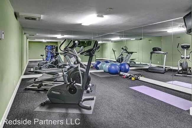 Building Photo - 1 br, 1 bath Apartment - 2250 NW 59th St