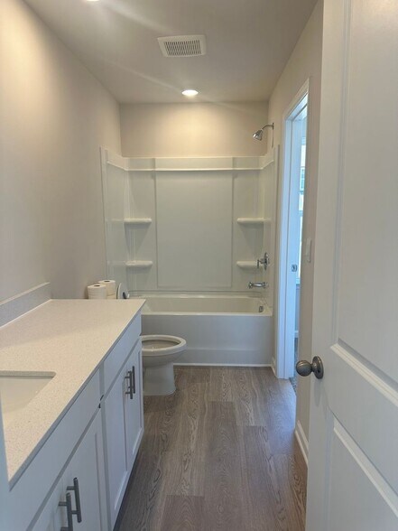 Building Photo - 3645 Shore Wood Ave