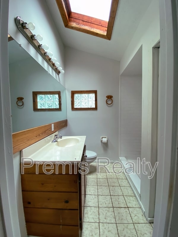 Building Photo - 2686 Sunset Dr