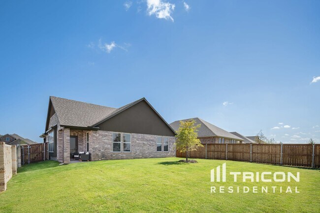 Building Photo - 8300 Brookhaven Dr