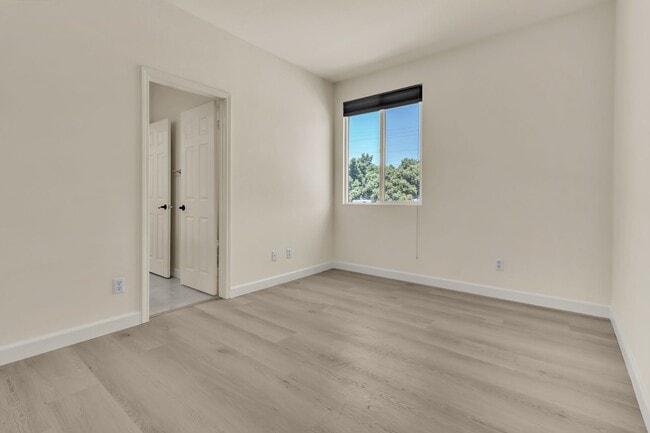 Building Photo - 10 Clearwater Cove