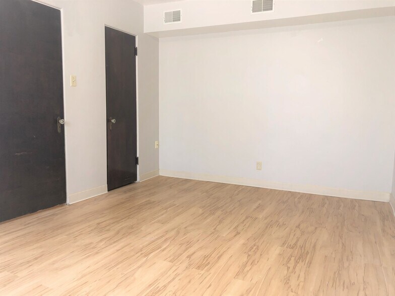 Building Photo - 5712 Phillips Ave