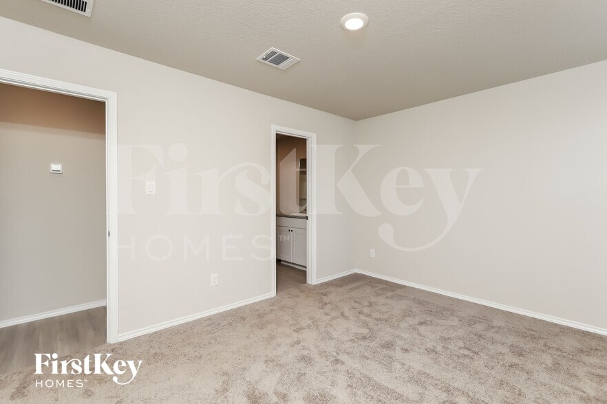 Building Photo - 10610 Varmus Dr