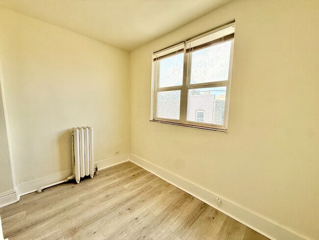 Building Photo - Gorgeous 1 Bed 1 Bath Denver Apartment in Capitol Hill! Available NOW!