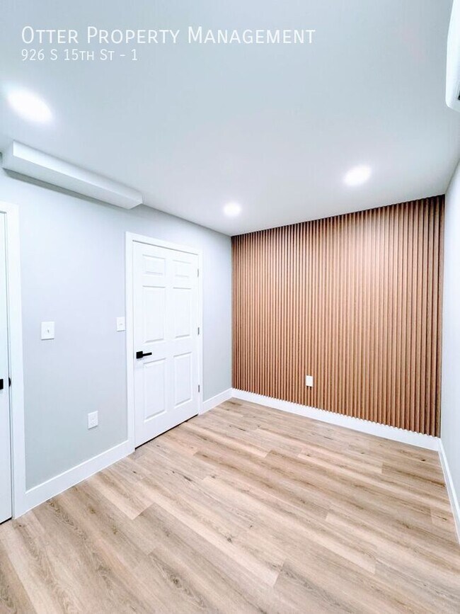 Building Photo - 926 S 15th St