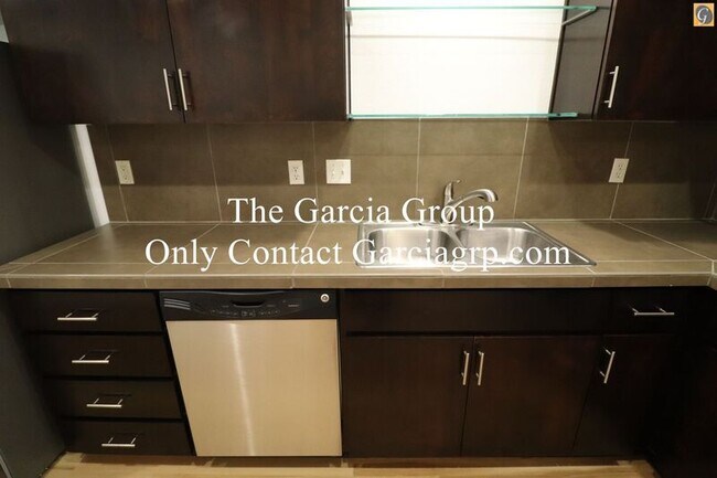 Building Photo - 765 NE Adwick Dr