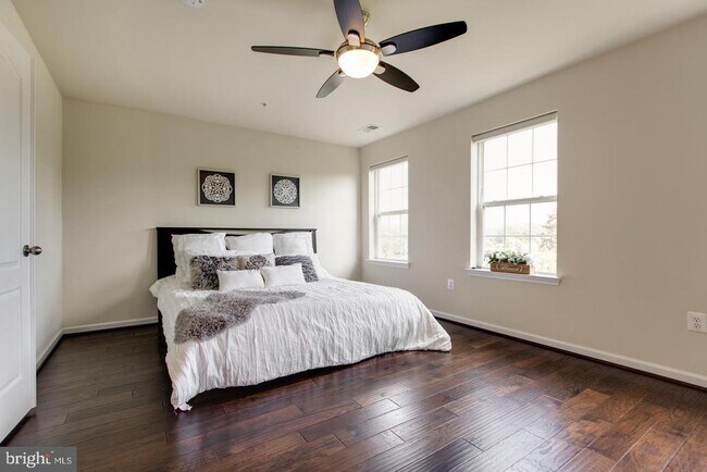 Building Photo - 7201 Thackley Way