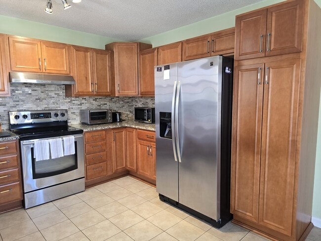 Building Photo - 2837 Bridgeport Dr