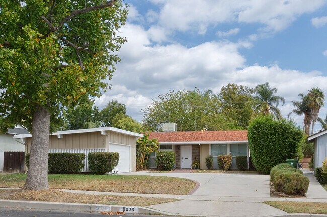 Building Photo - Charming Mid-Century 3-Bedroom Home in Win...