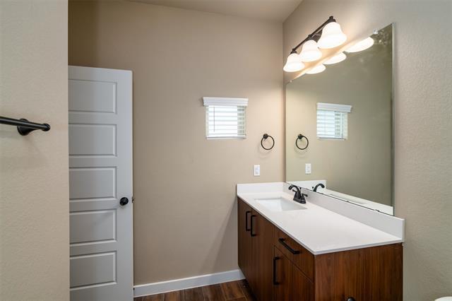 Building Photo - 604 Harvest Moon Dr