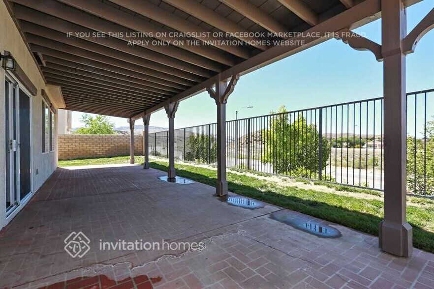 Building Photo - 2533 Carolyn Dr