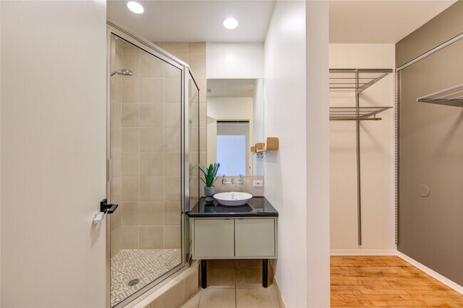 Building Photo - 1312 Live Oak St