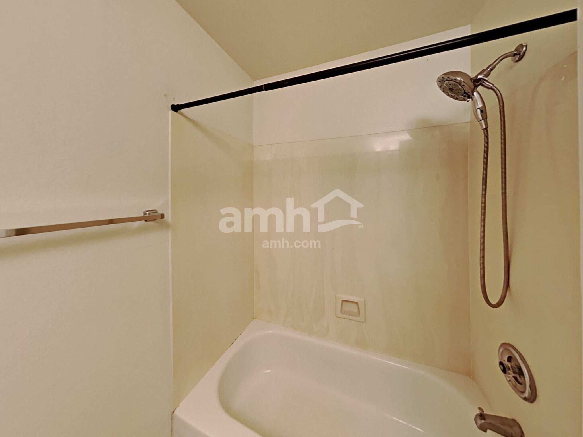 Building Photo - 907 N Albert Dr