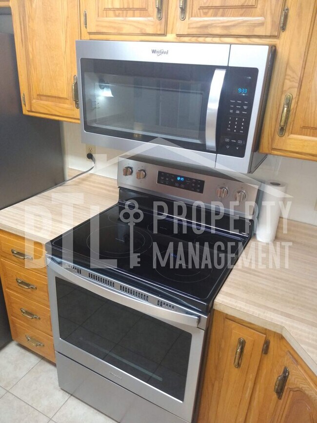 Building Photo - Condo by Lake with RV Spot!! 55+ Community