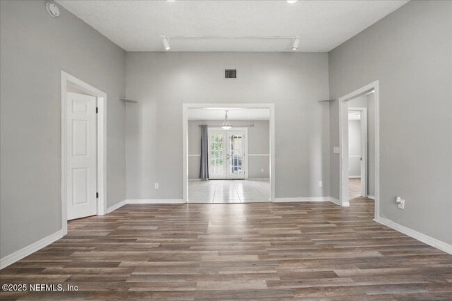 Building Photo - 1701 Donna Dr