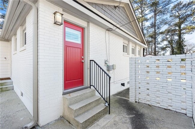 Building Photo - 2026 Harwinor Rd SE