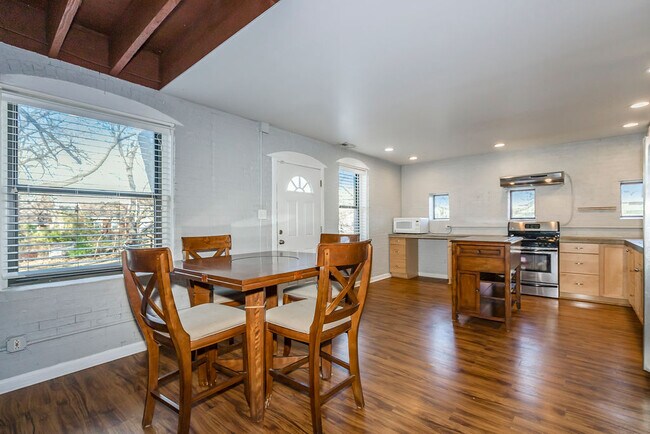 Kitchen - 1216 E Armour Blvd