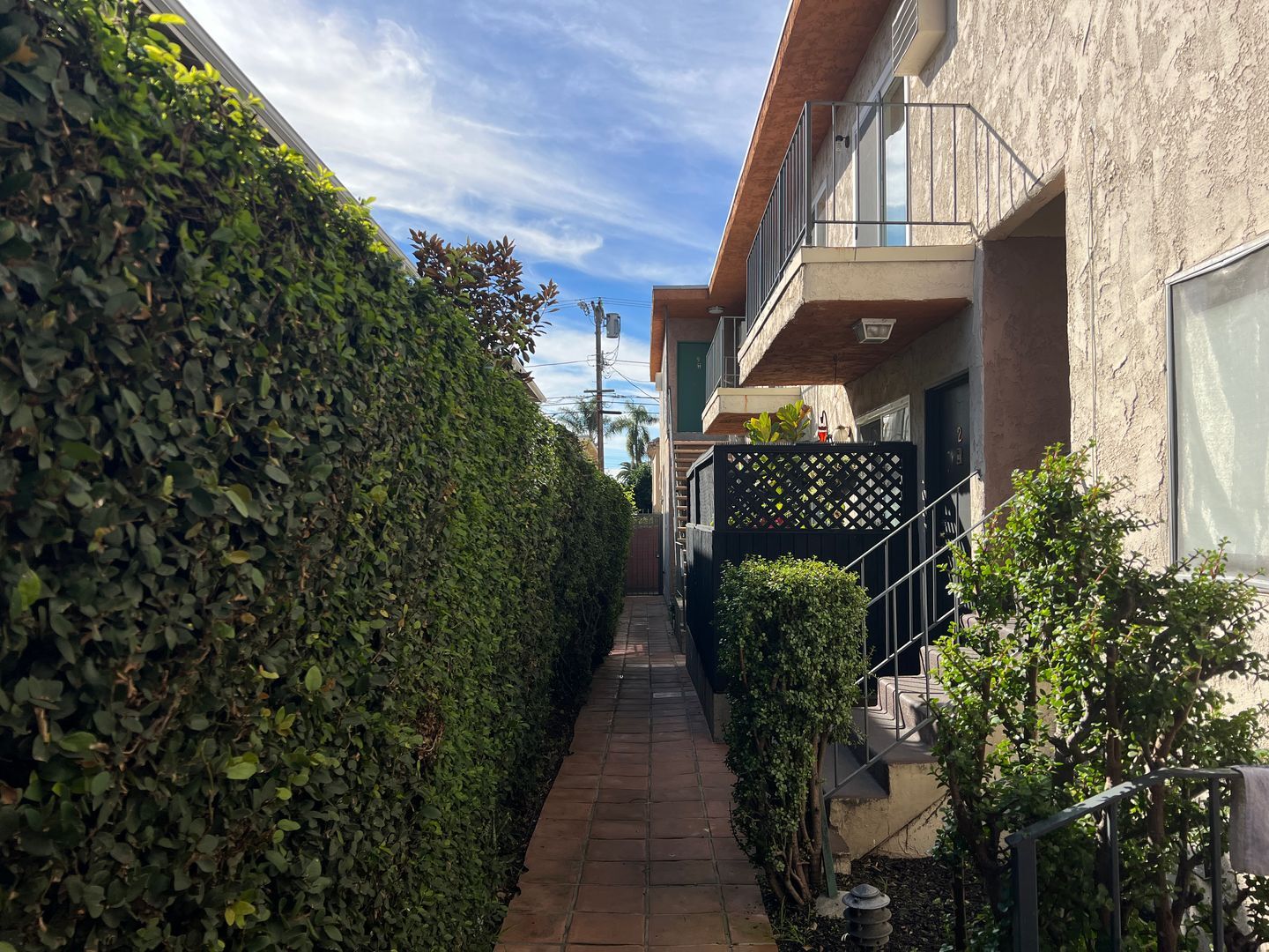 Building Photo - 3359 Mentone Ave