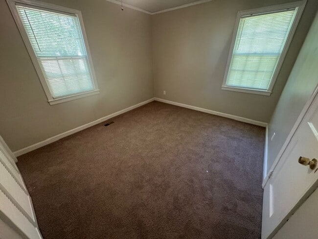 Building Photo - 245 Beechwood Cir