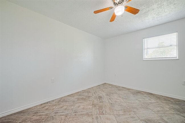 Building Photo - 227 N Austin Dr