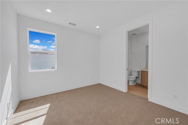Building Photo - 27510 Elderberry Dr