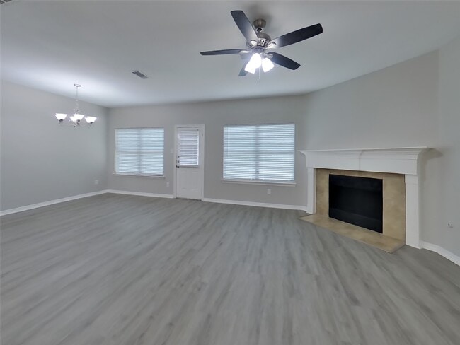 Building Photo - 8026 N Tarrytown Crossing Dr