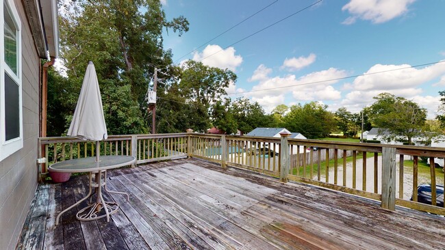 Building Photo - 236 Chatham St