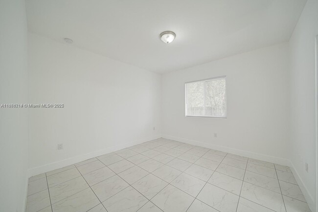 Building Photo - 14750 NE 7th Ave