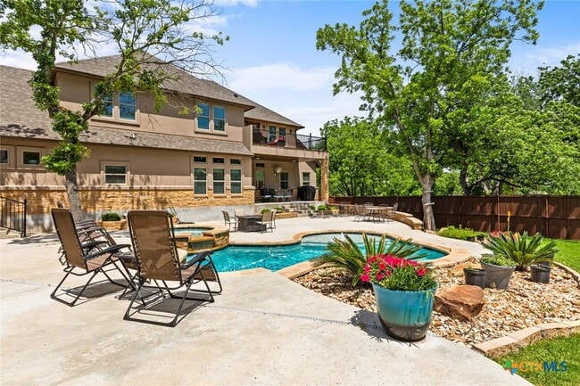 Building Photo - 1605 Alta Vista Loop