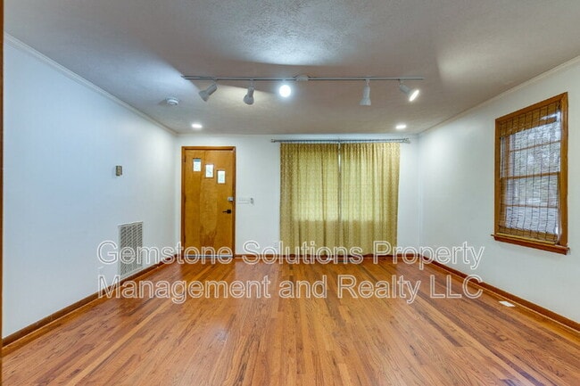 Building Photo - 3912A Burrus St