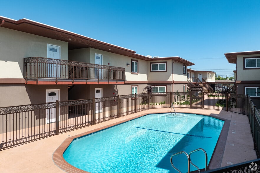 Pool - Dakota Castle Luxury Apartments