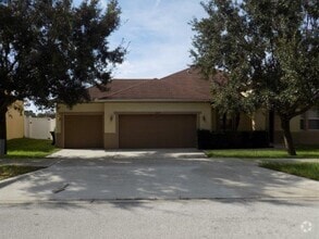 Building Photo - BEAUTIFUL 3 BEDROOM, 2 BATH, 3 CAR GARAGE ...