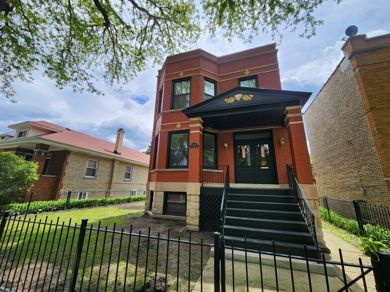 Building Photo - 5453 W Giddings St