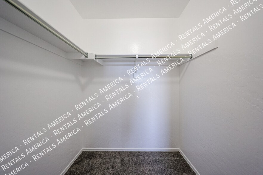 Building Photo - 528 W Mountain Sage Dr