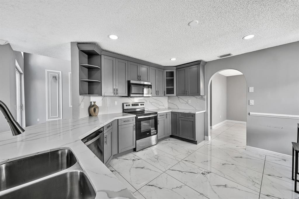 Building Photo - 1602 SW 159th Ave