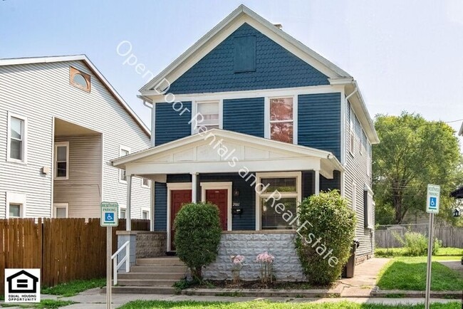Primary Photo - 2011 Hoagland Ave