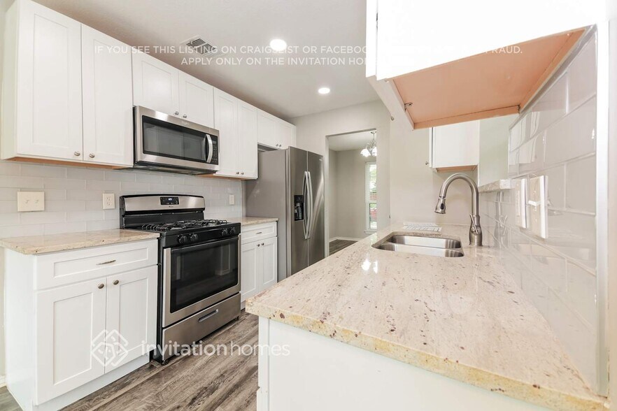 Building Photo - 611 Hanover Dr